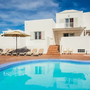 https://villa-matilde.in-canary-islands.com